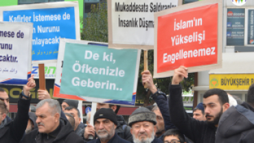 Malatya’da yüzlerce kişi İsveç'te Kur’an’ı Kerim yakılmasını protesto için sokağa döküldü